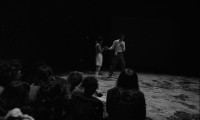 Telling 1986 Yuji Sone (please take my photograph / distraction)